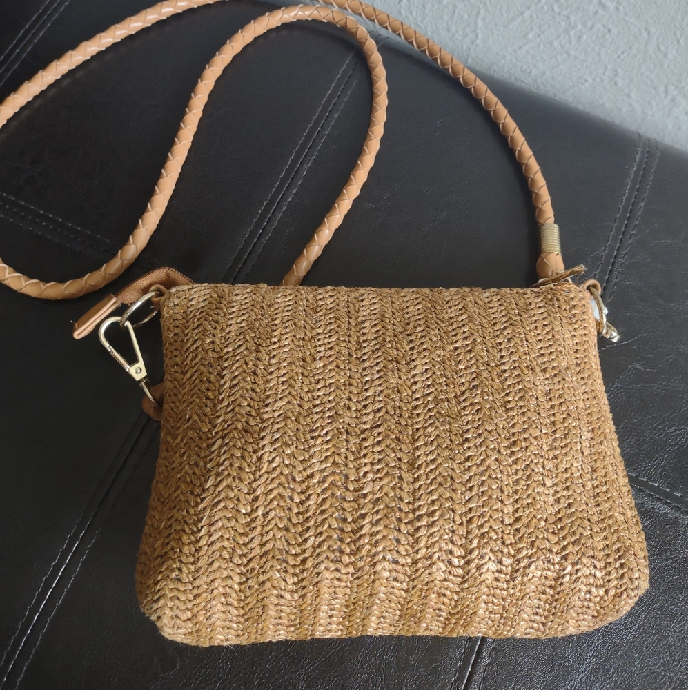 Sondra Roberts Squared Woven Straw Rafia Flip Flop Crossbody Bag - Picture 6 of 14
